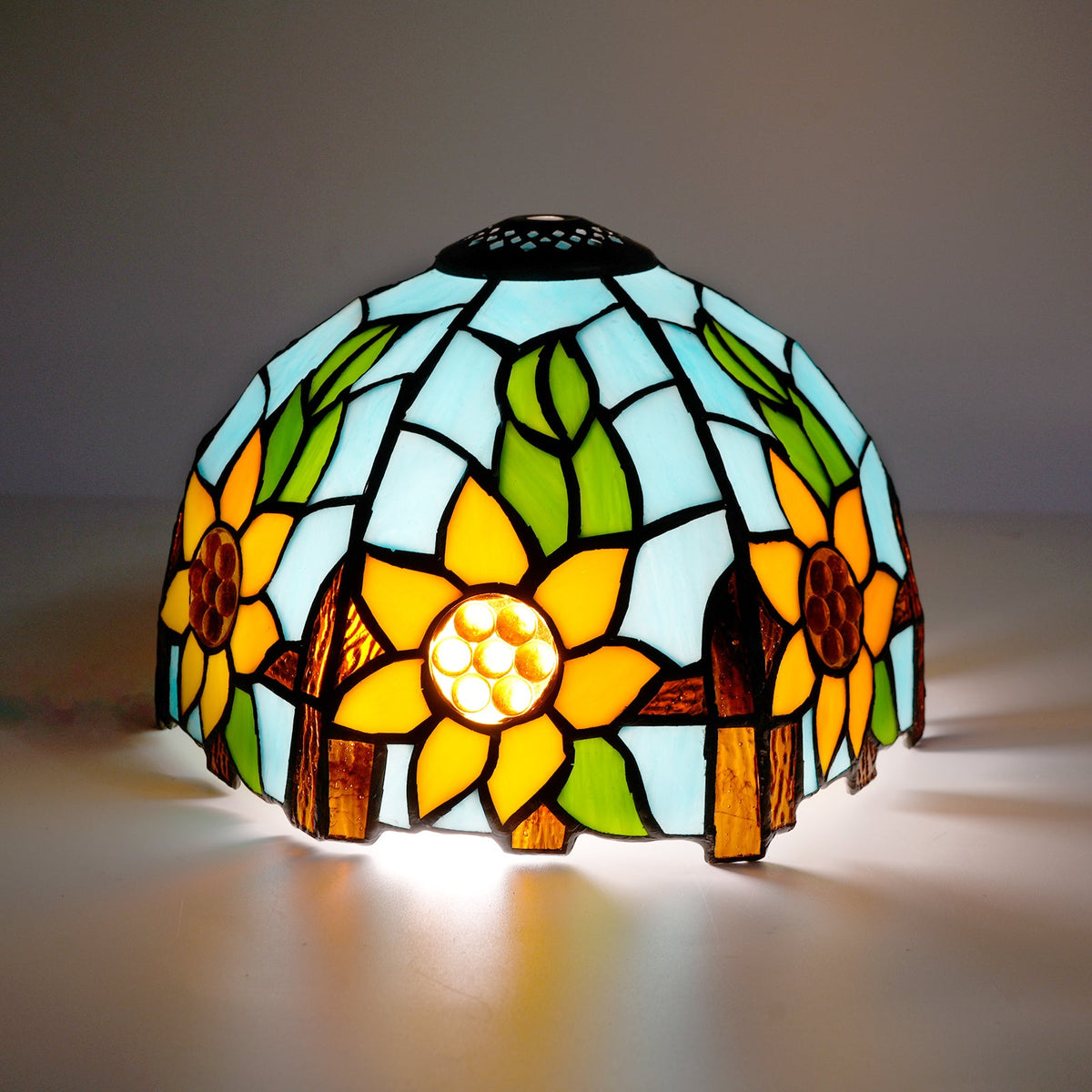 Tiffany-style tinted glass lampshade with sunflowers