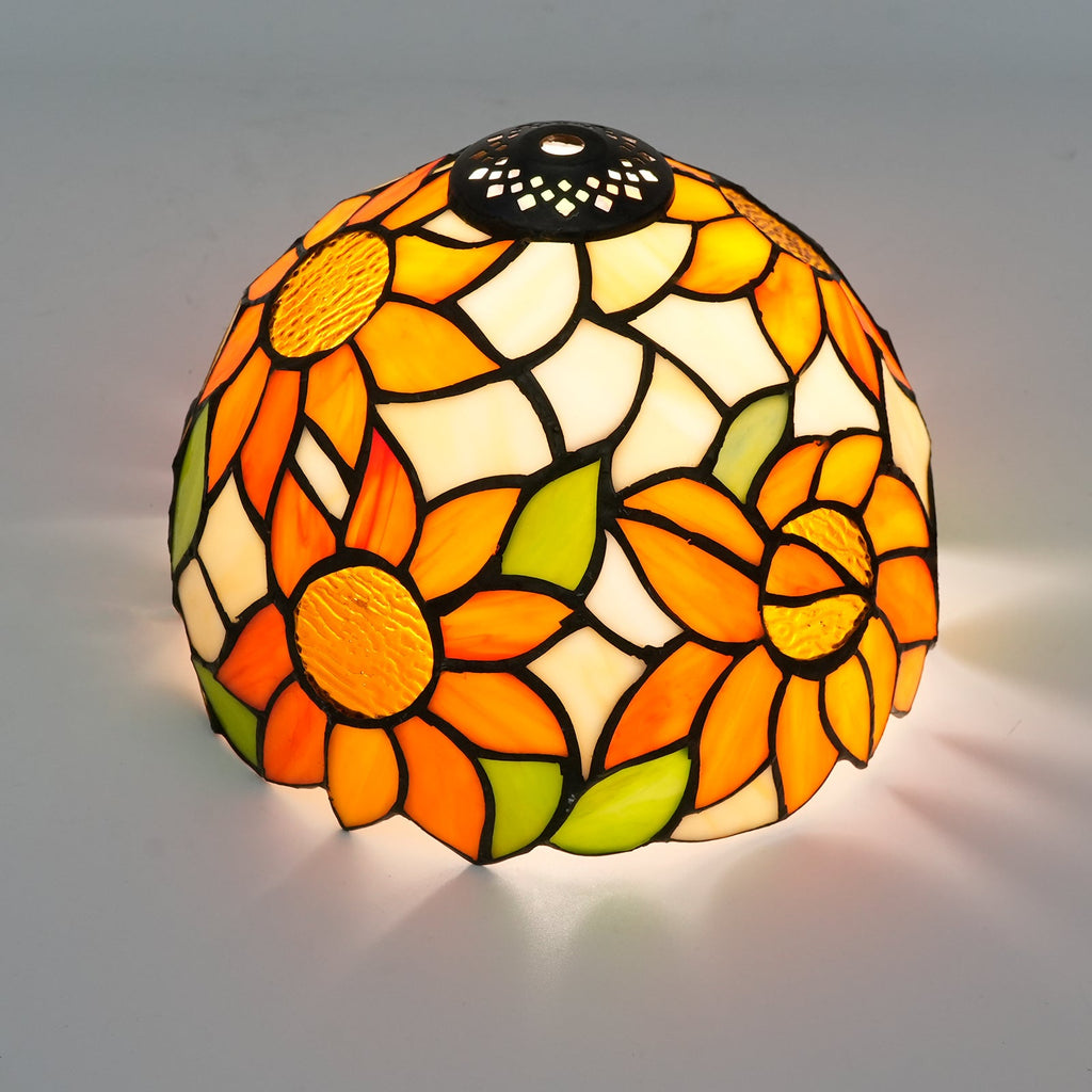 Tiffany-style lampshade in tinted sunflower glass