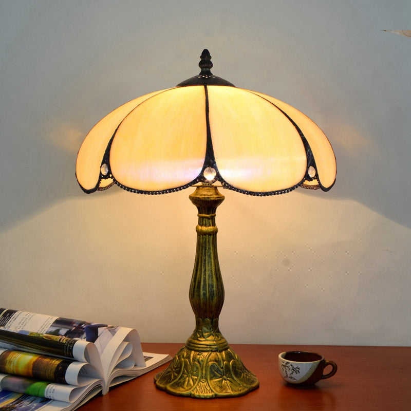 Tiffany Table Lamp in Scalloped Glass and Aged Bronze
