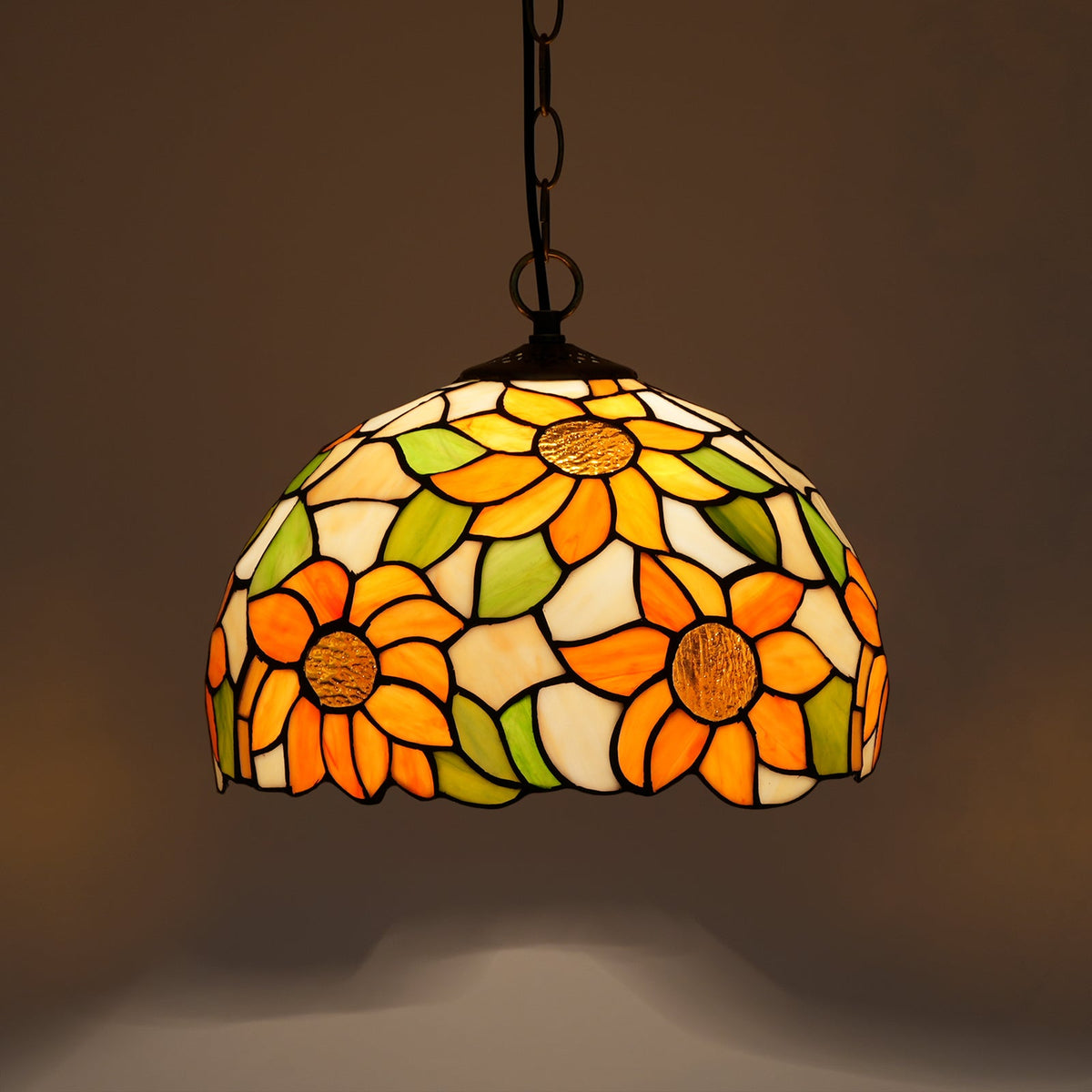 Tiffany-style tinted glass sunflower pendant light