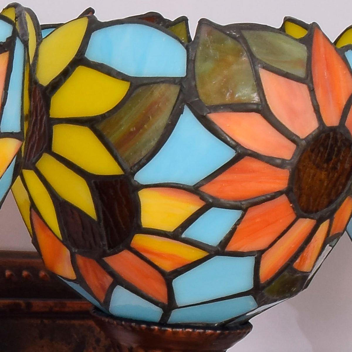 3-Light Floral Stained Glass Wall Sconce in Multicolor