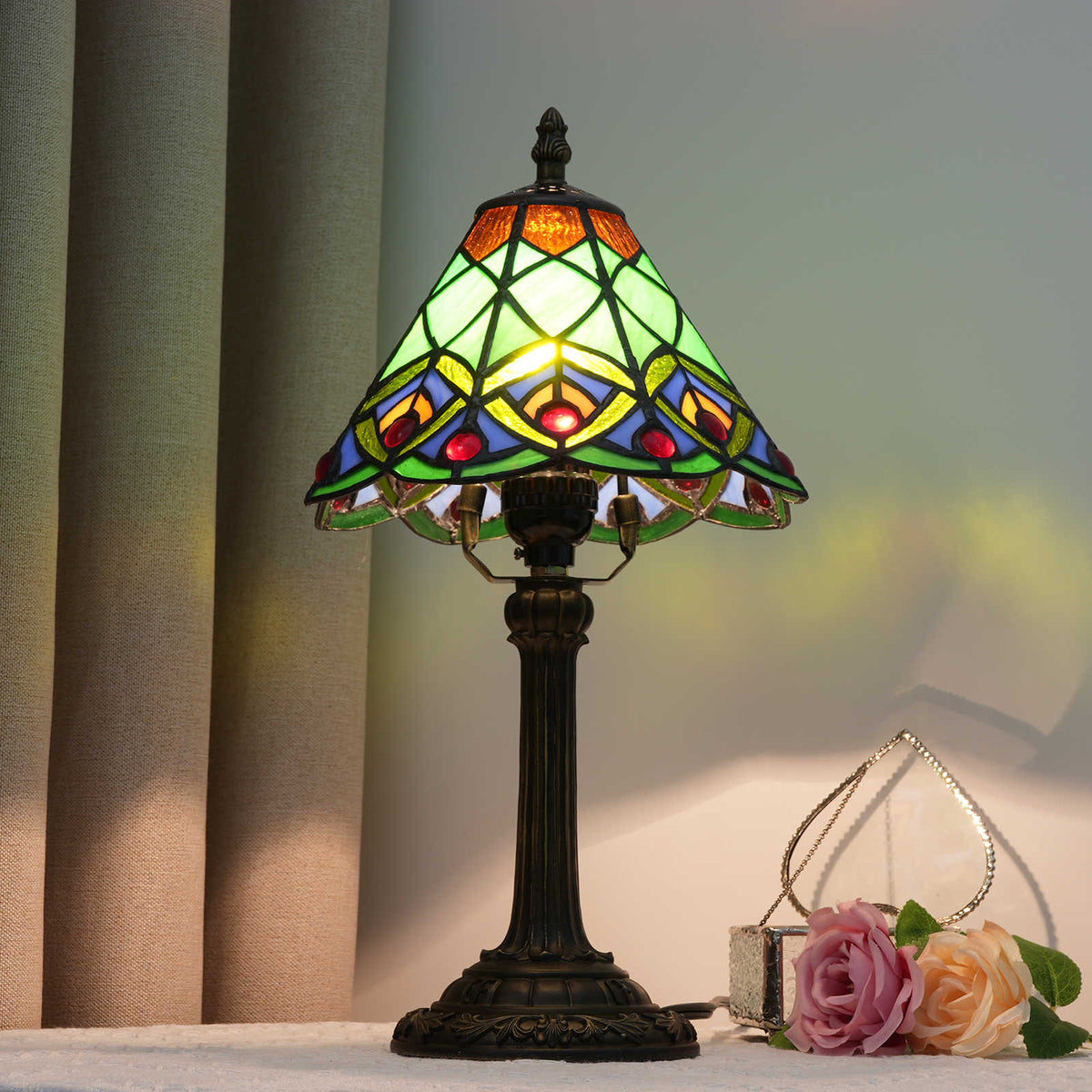 Tiffany Table Lamp in Stained Glass and Antique Bronze