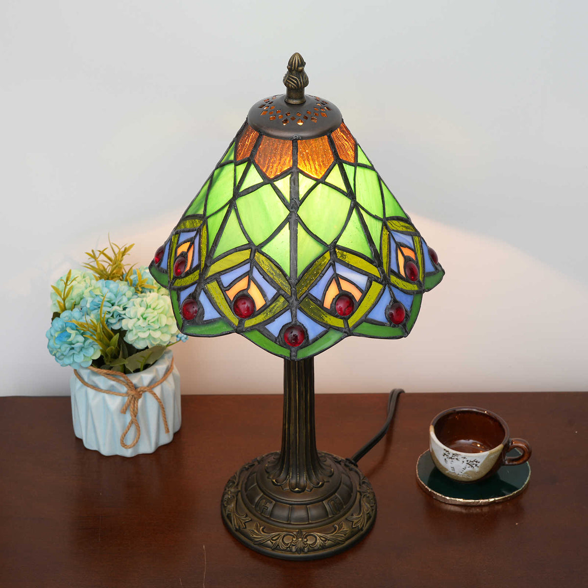 Tiffany Table Lamp in Stained Glass and Antique Bronze
