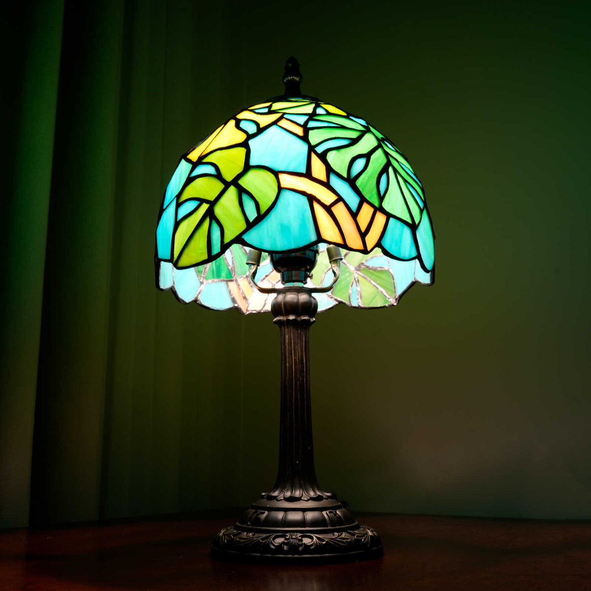 Tiffany Style Stained Glass Leaf Table Lamp
