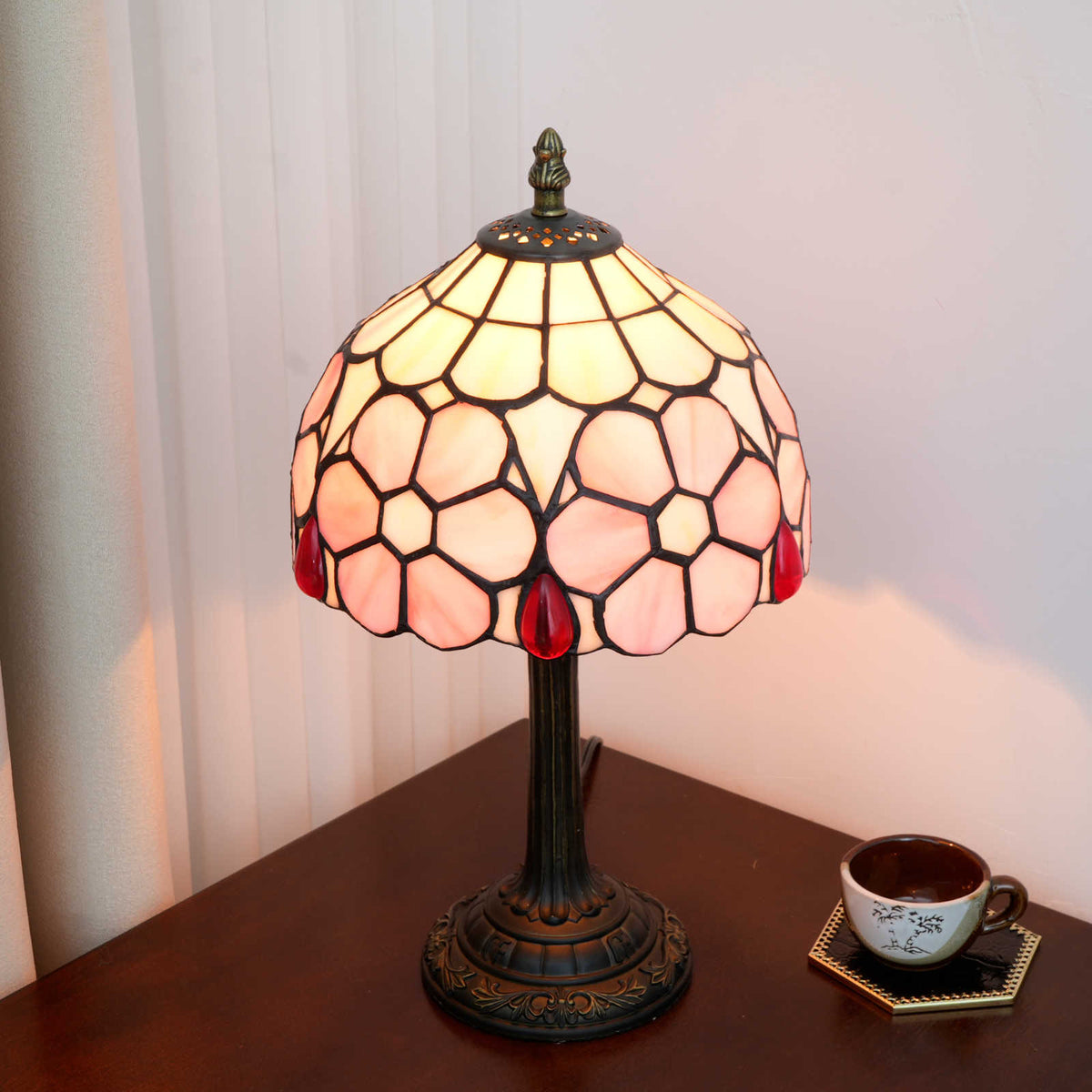 Tiffany-style stained glass table lamp in pink and red drops