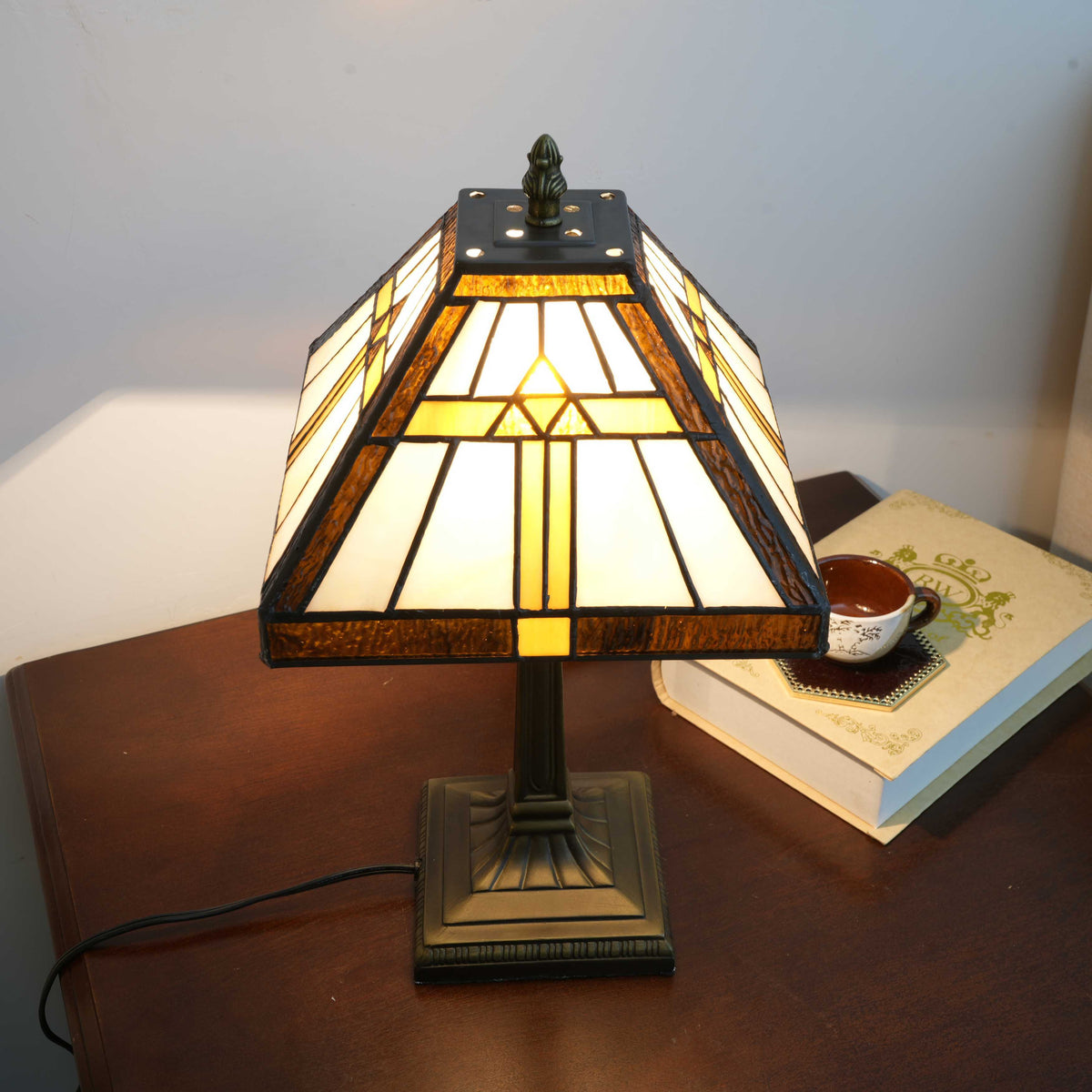 Tiffany Style Table Lamp in Amber and Cream Glass