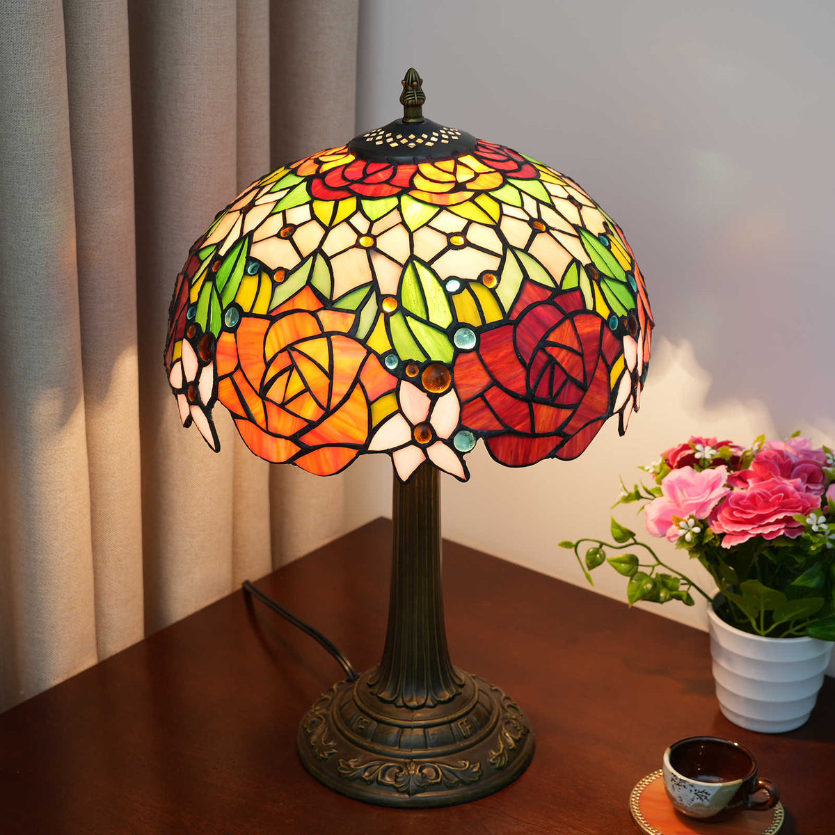 Tiffany-style Floral Stained Glass Table Lamp with Roses