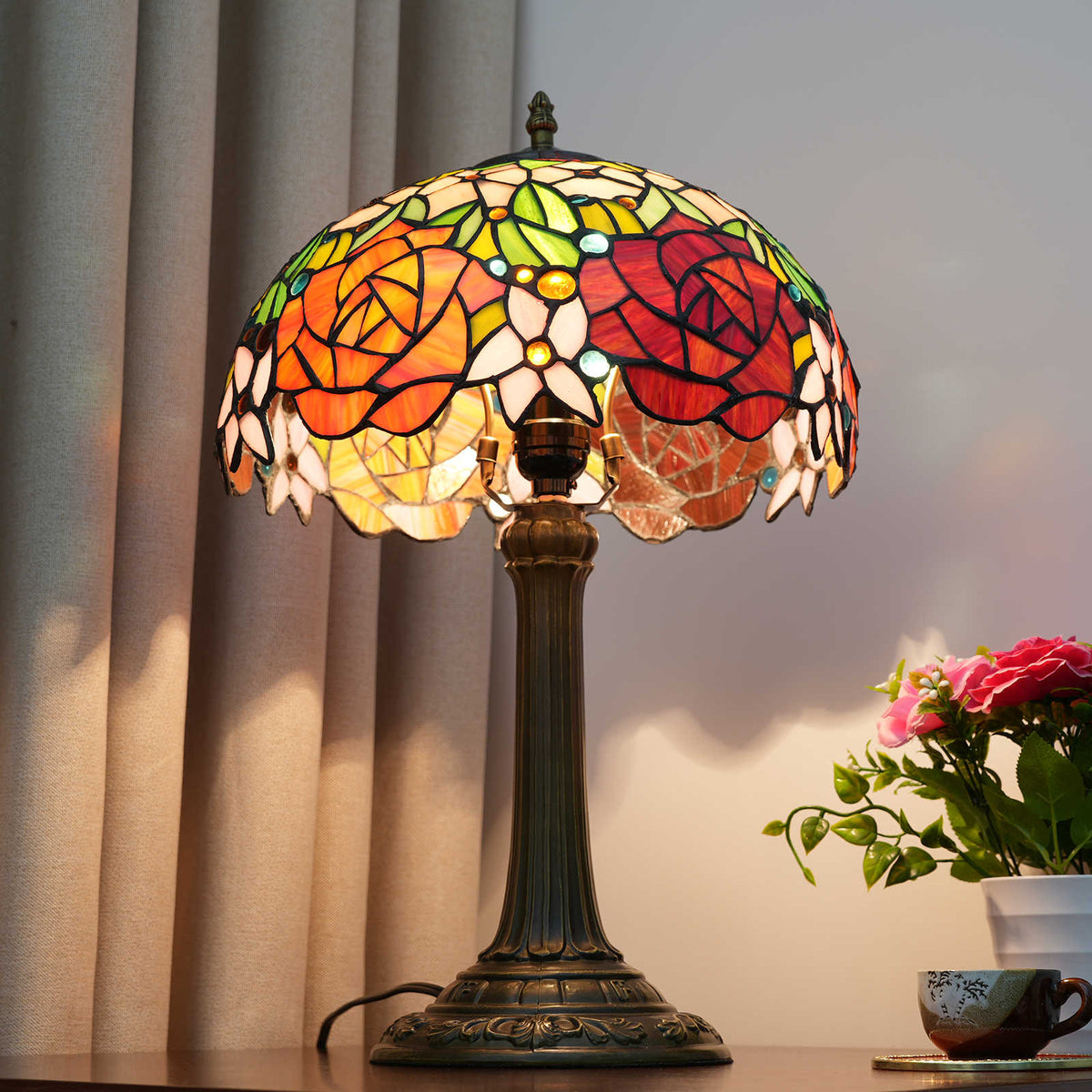 Tiffany-style Floral Stained Glass Table Lamp with Roses