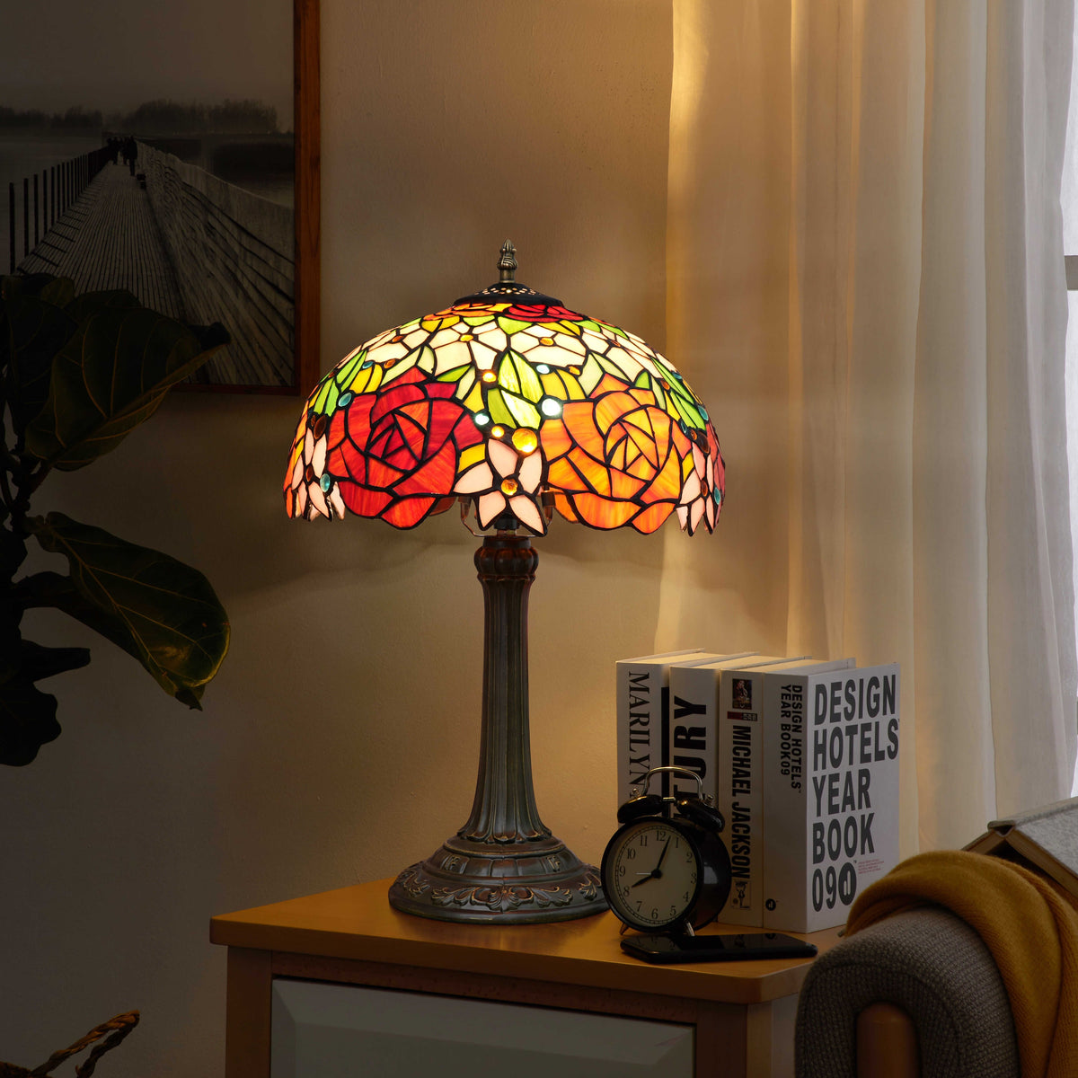 Tiffany-style Floral Stained Glass Table Lamp with Roses