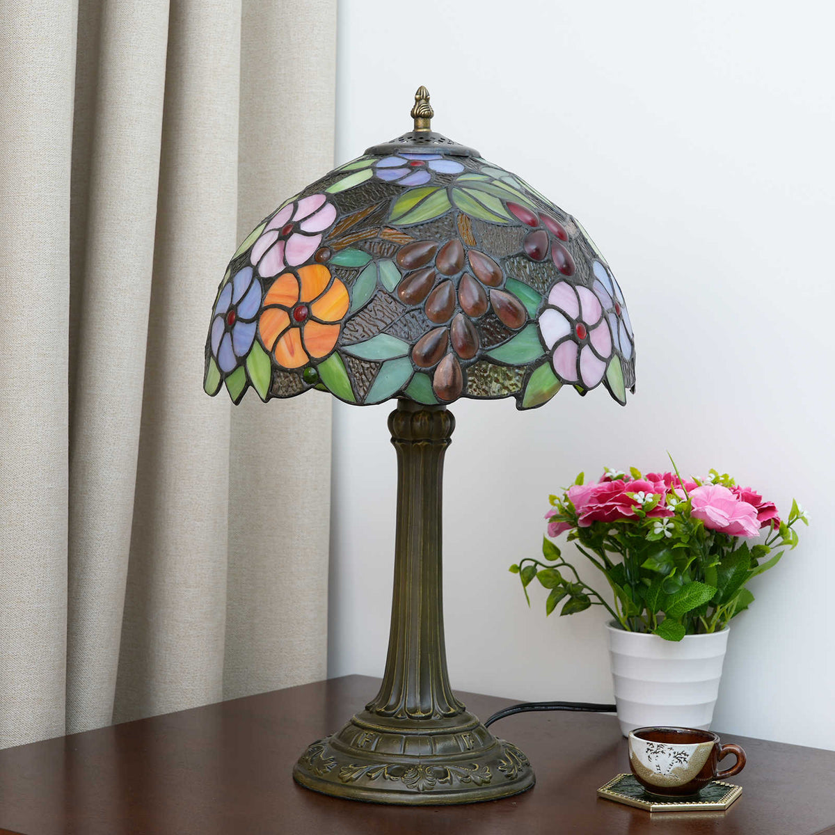 Tiffany Table Lamp in Multicolored Floral Stained Glass