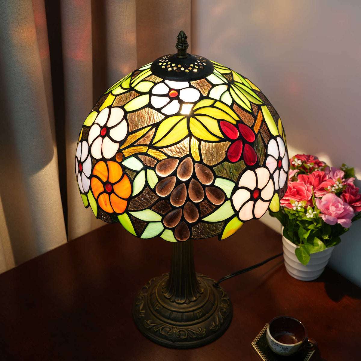 Tiffany Table Lamp in Multicolored Floral Stained Glass