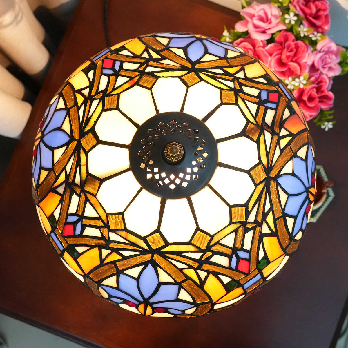 Tiffany Style Table Lamp in Multicolored Tinted Glass