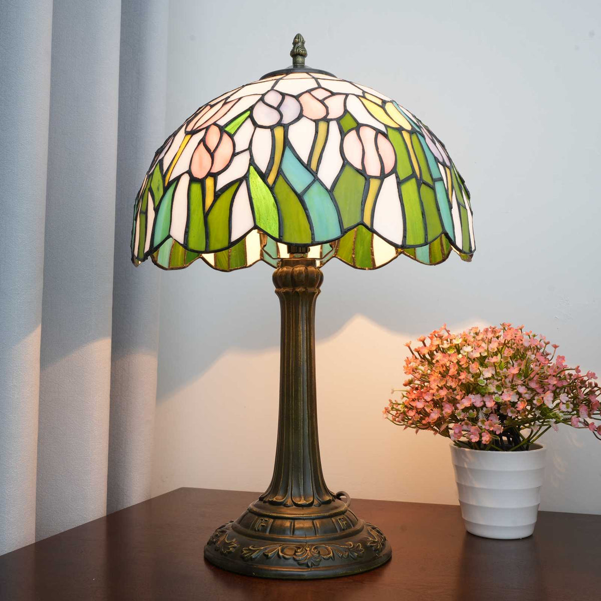 Tiffany Bedside Lamp in Stained Glass with Pink Tulips
