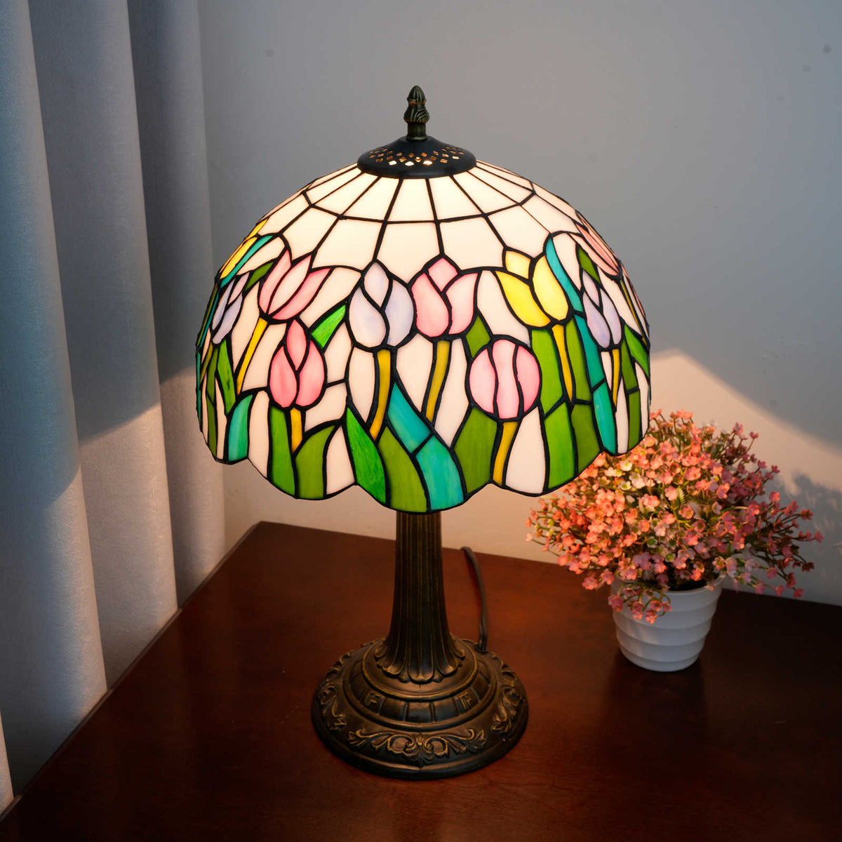 Tiffany Bedside Lamp in Stained Glass with Pink Tulips