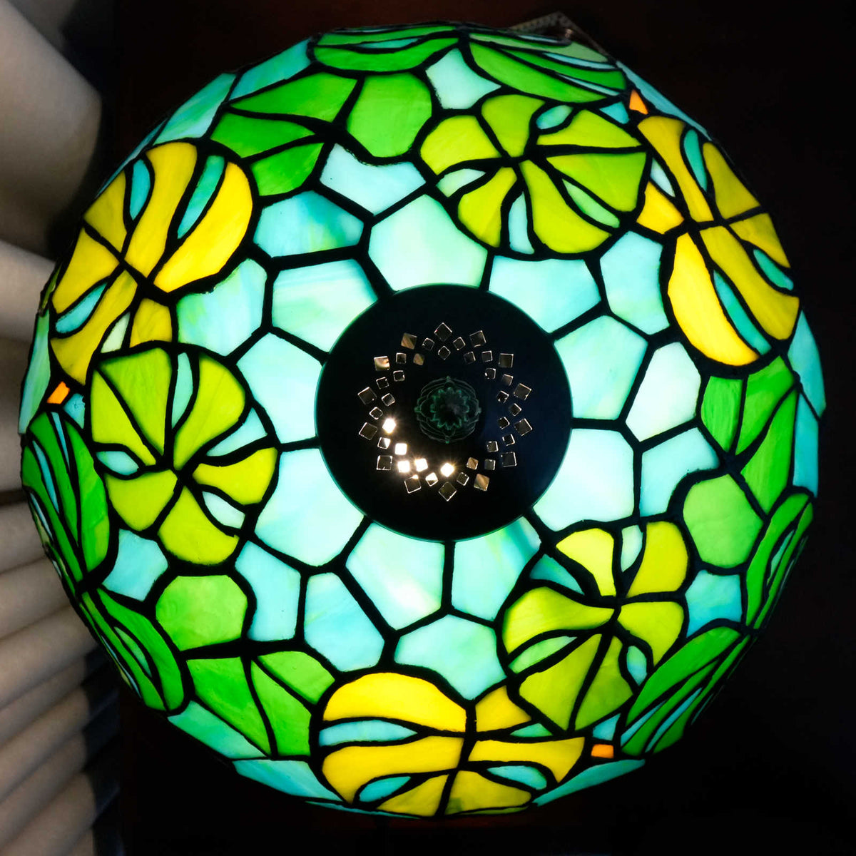 Tiffany Table Lamp in Stained Glass with Tropical Leaves