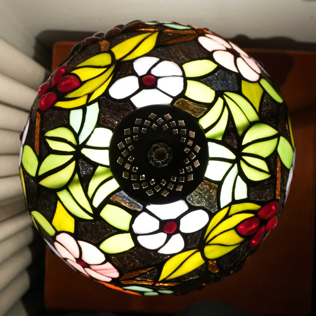 Tiffany Table Lamp in Floral Stained Glass and Bronze