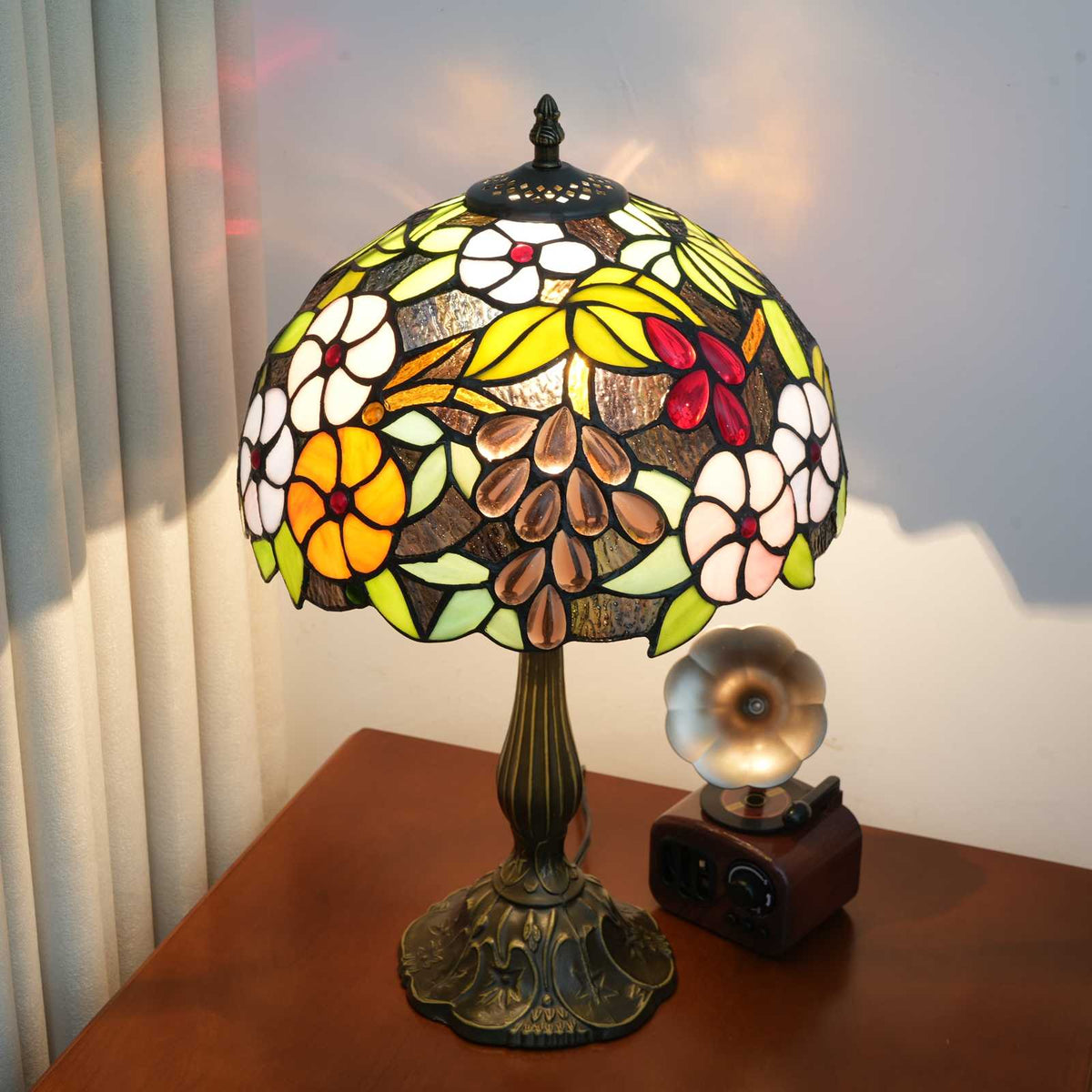 Tiffany Table Lamp in Floral Stained Glass and Bronze