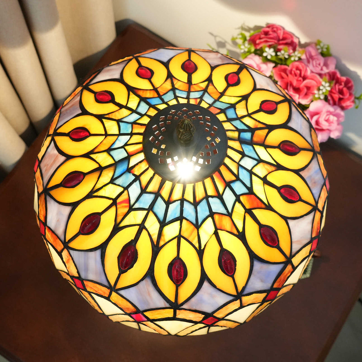 Tiffany Table Lamp in Stained Glass and Aged Bronze Base