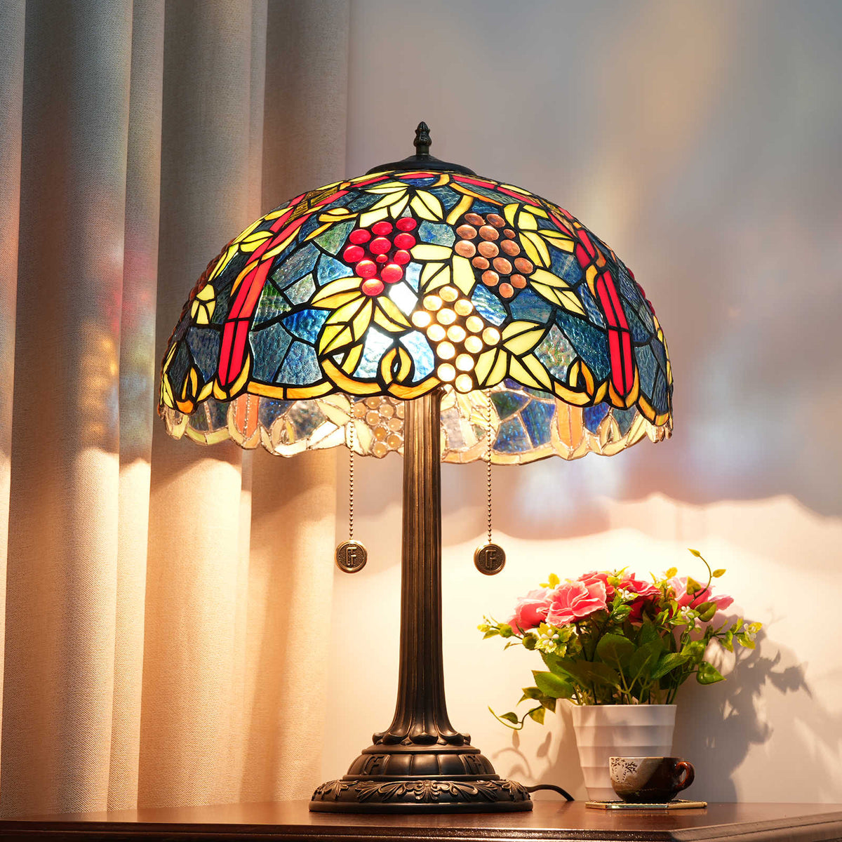 Tiffany-style Fruit Table Lamp in Glass and Copper