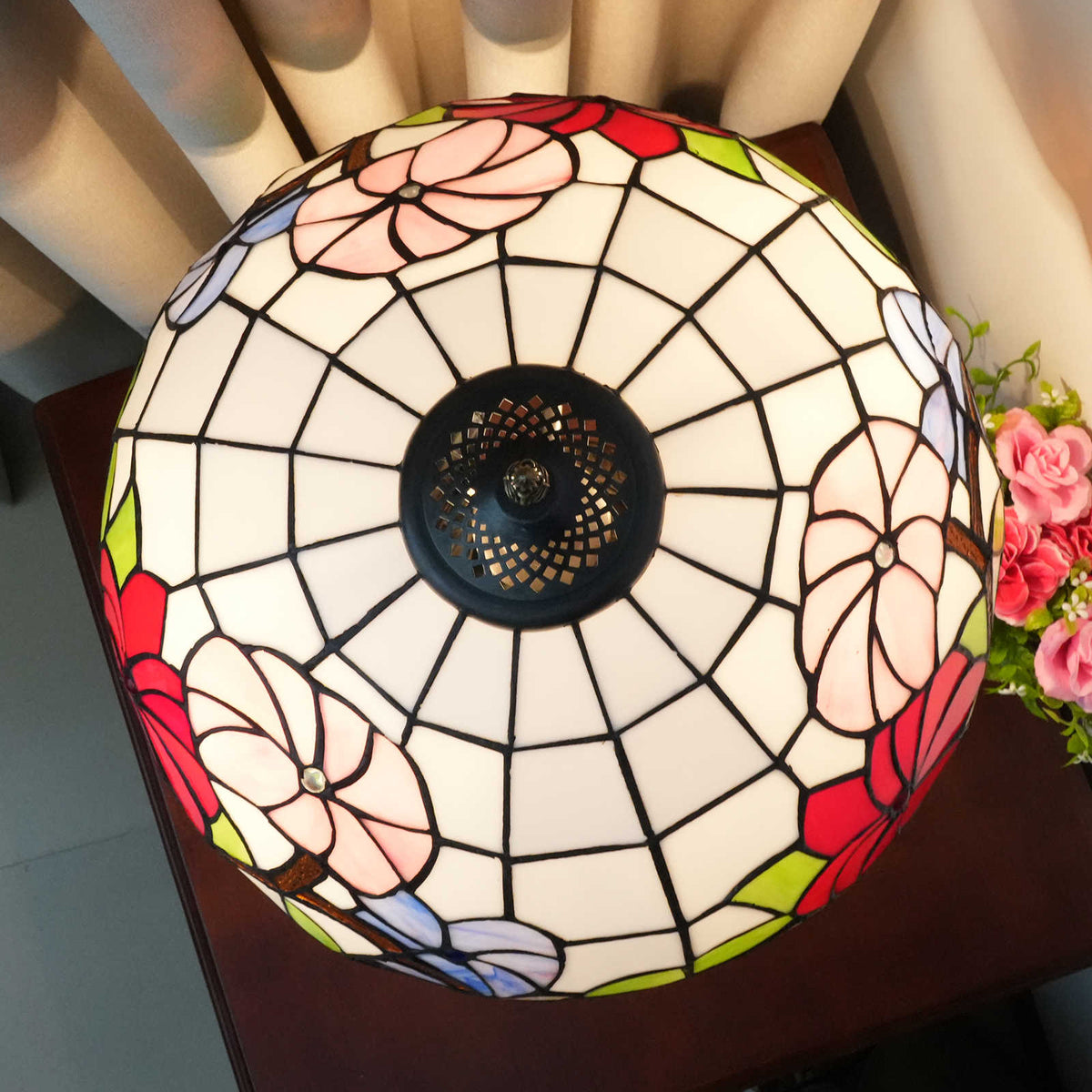 Tiffany Table Lamp in Floral Stained Glass and Copper