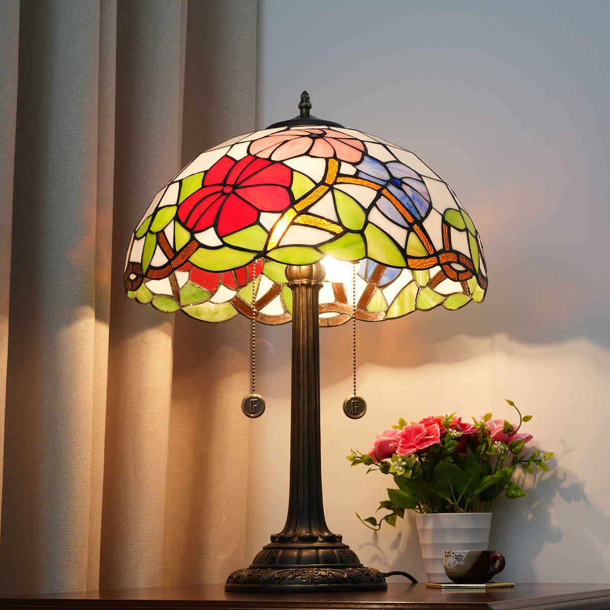 Tiffany Table Lamp in Floral Stained Glass and Copper