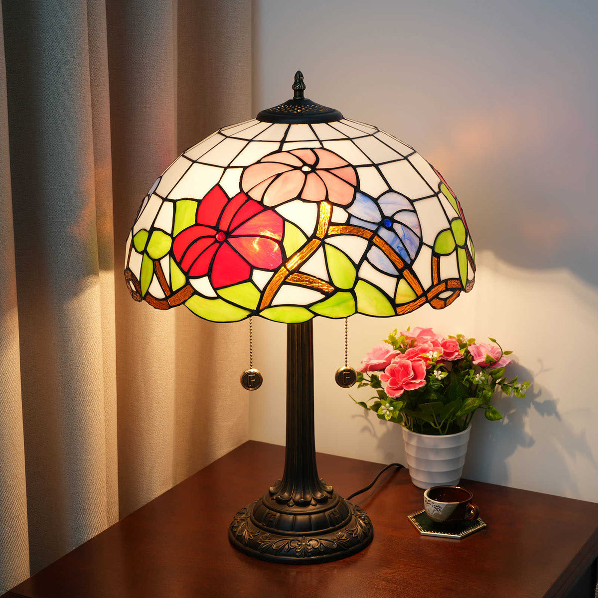Tiffany Table Lamp in Floral Stained Glass and Copper