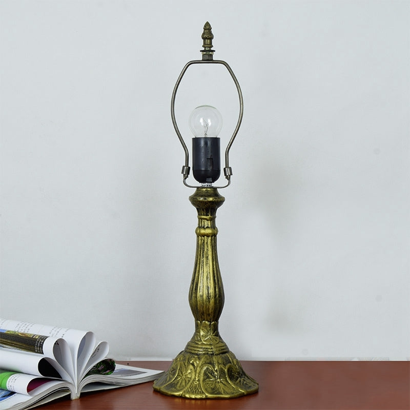 Tiffany Table Lamp in Scalloped Glass and Aged Bronze