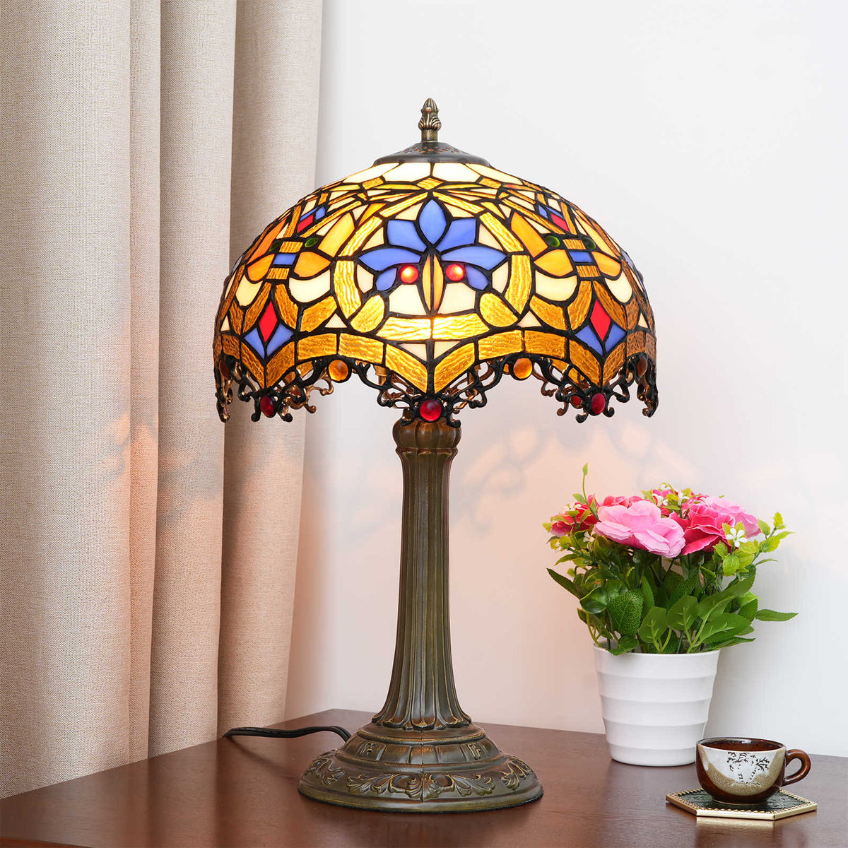 Tiffany Style Table Lamp in Multicolored Tinted Glass