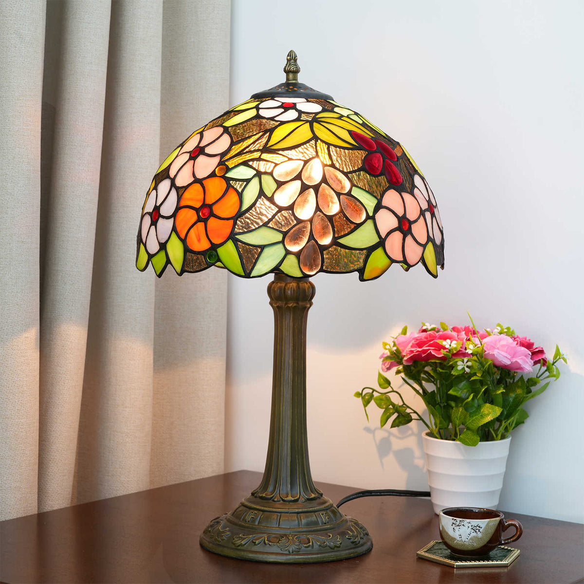 Tiffany Table Lamp in Multicolored Floral Stained Glass