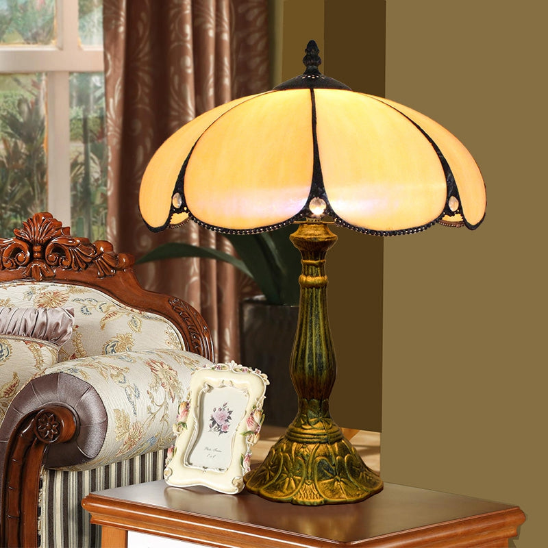 Tiffany Table Lamp in Scalloped Glass and Aged Bronze